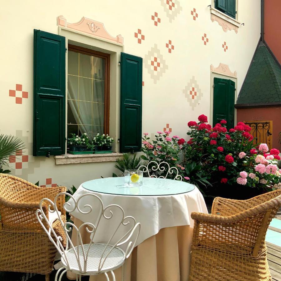 Sembenini Palace Riva del Garda Exterior foto