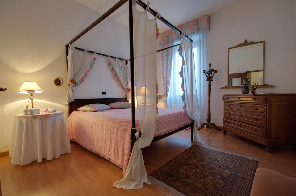 Sembenini Palace Riva del Garda Habitación foto