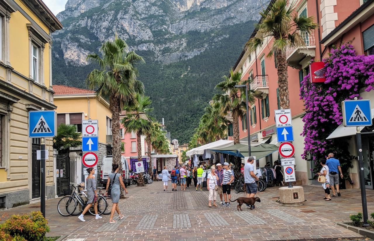 Sembenini Palace Riva del Garda Exterior foto